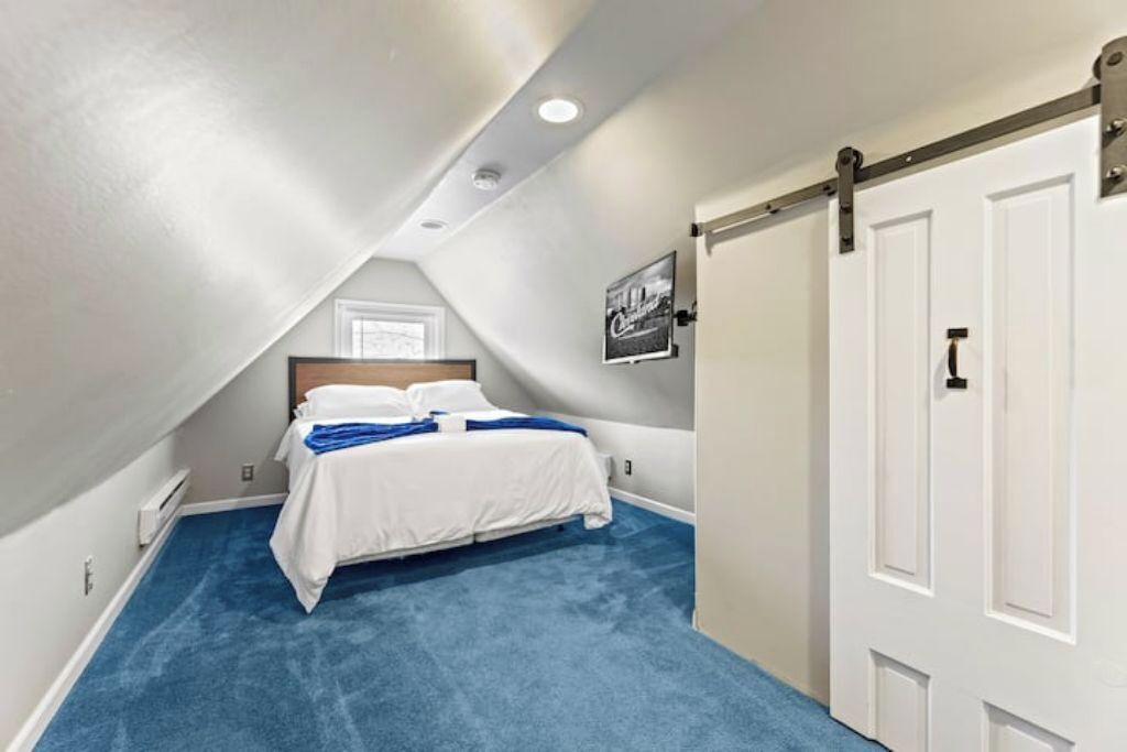 Photo of Bedroom in Detroit - Shoreway
