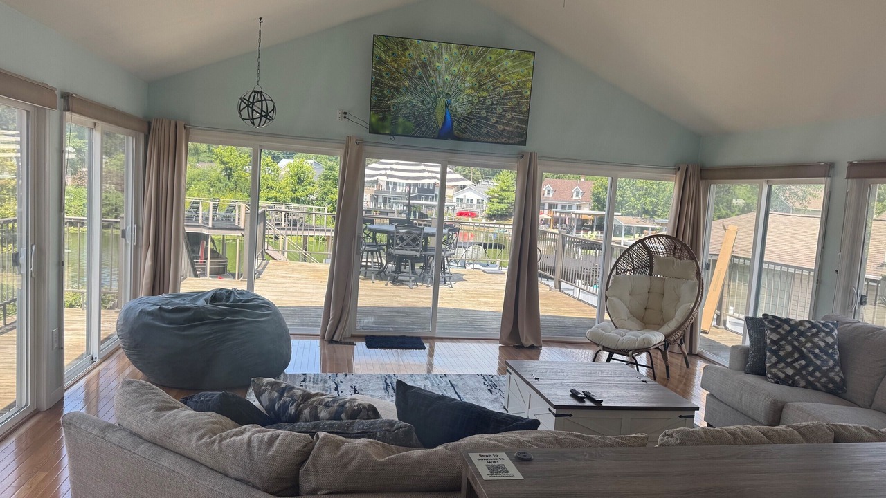 Photo of Livingroom in Lakeview