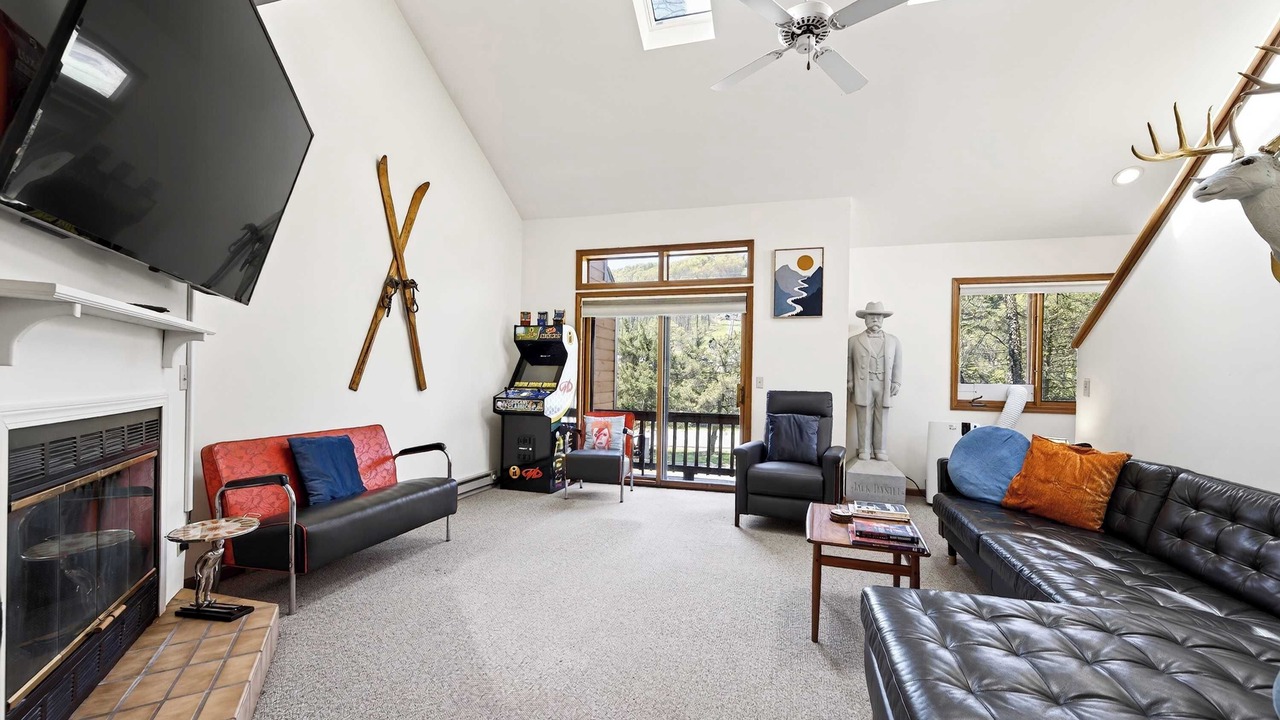 Photo of Livingroom in Ellicottville