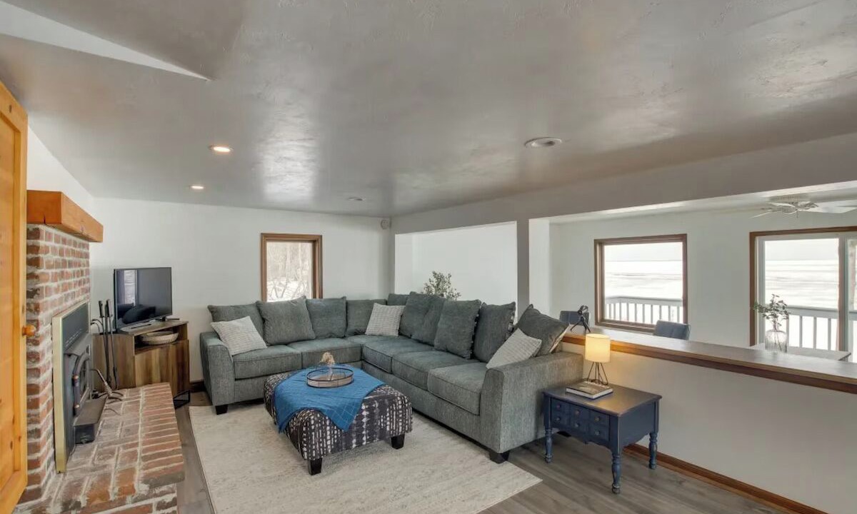 Photo of Livingroom in Little Sturgeon