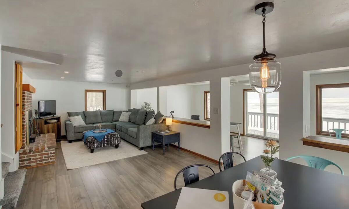 Photo of Livingroom in Little Sturgeon