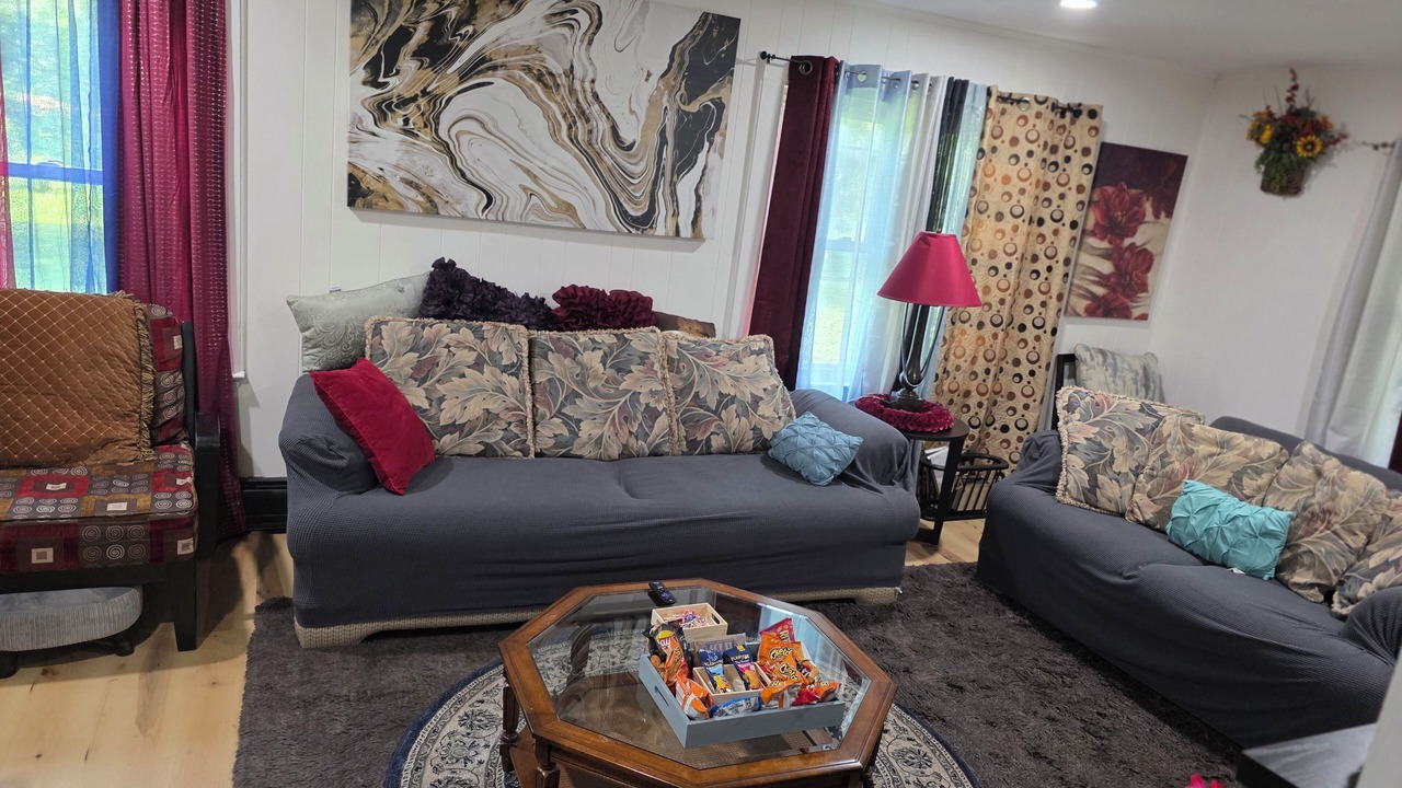 Photo of Livingroom in Maple Hill