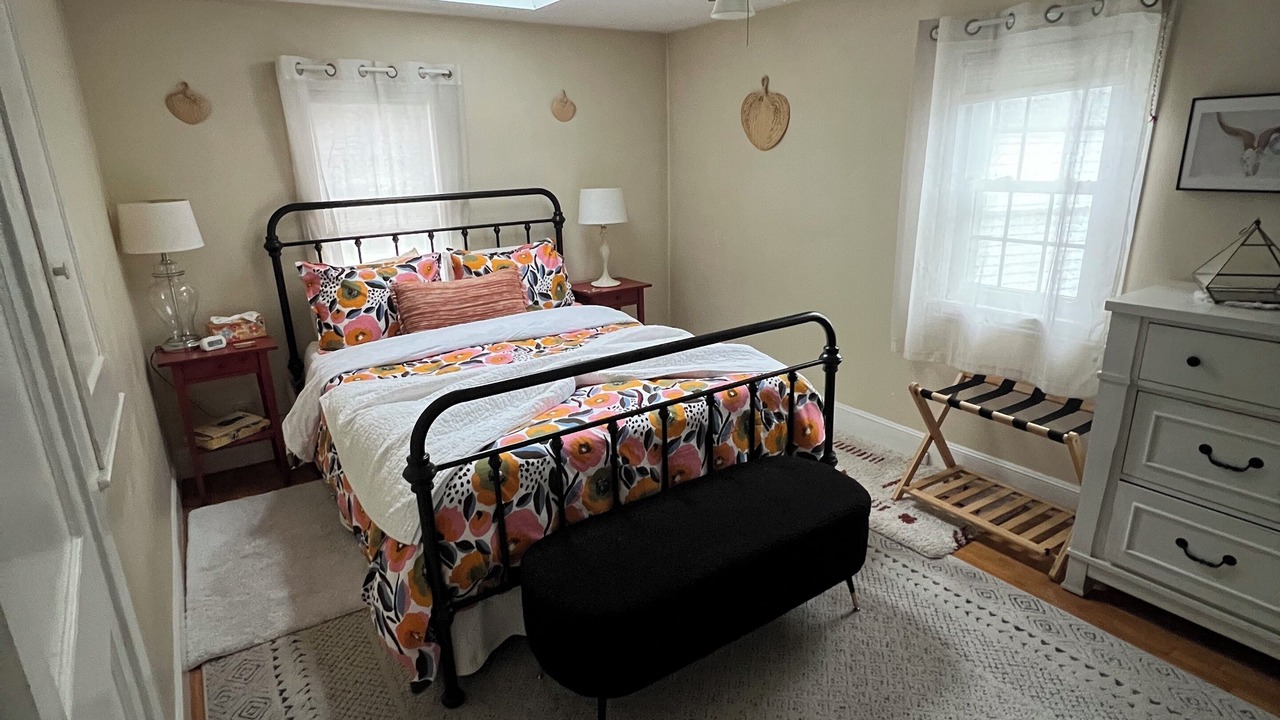 Photo of Bedroom in Salem