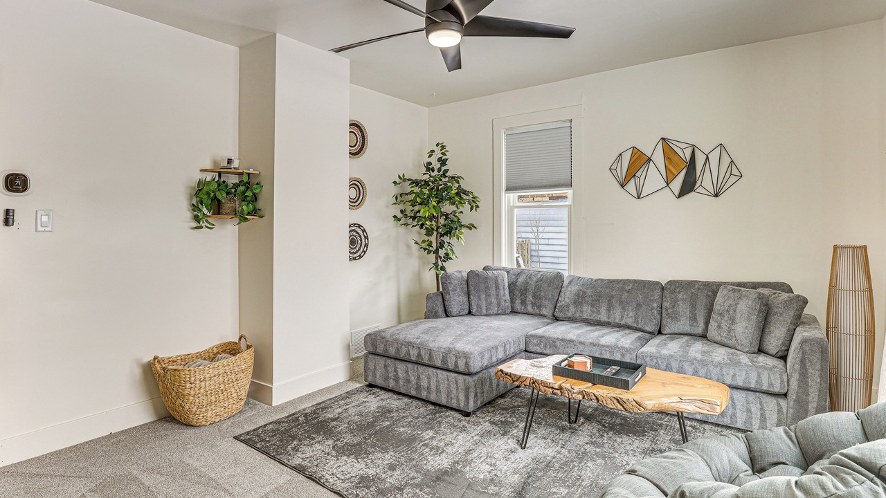 Photo of Livingroom in Youngstown