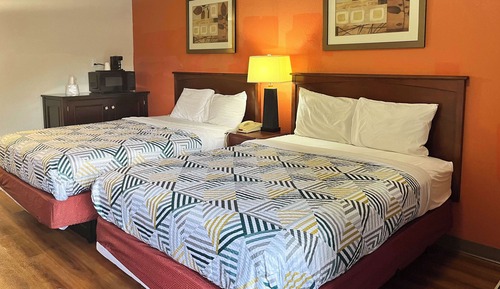 Standard Room, 1 Queen Bed, Non Smoking, Refrigerator & Microwave