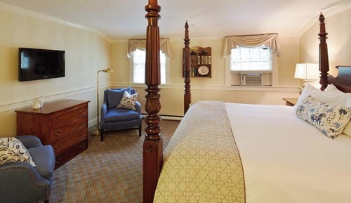 Club Room Suite (located in the Club House)