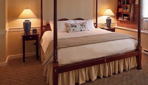 Club Room King (located in the Club House)