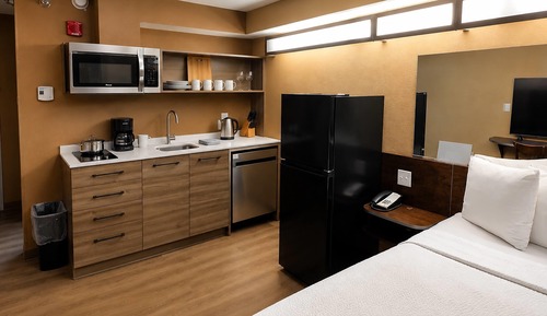 Room, 1 Queen Bed, Non Smoking (Full Kitchen)