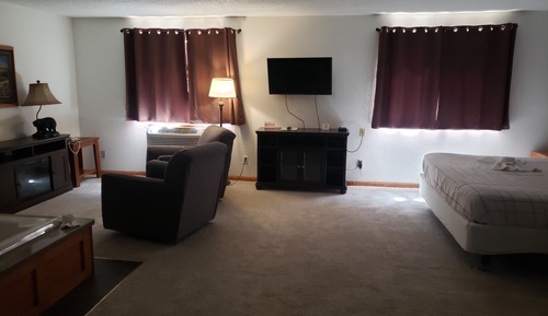 Suite, 1 King Bed, Non Smoking (Jacuzzi)  No Pets