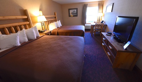 Room 2 Queen beds with Queen Sofa bed, Lakeview