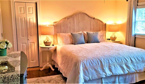 Perkins Cove Room