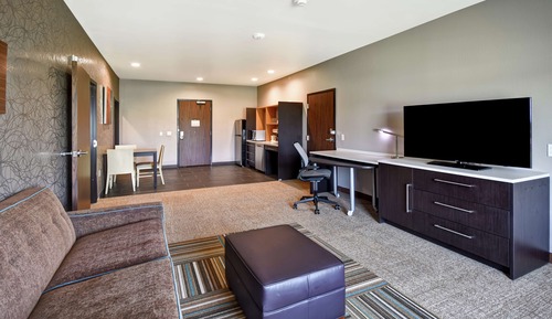 Suite, 1 King Bed, Accessible (Mobility & Hearing, Roll-in Shower)