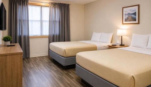 Room (3 Queen Beds)