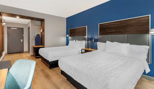 Room, 2 Queen Beds, Accessible, Bathtub