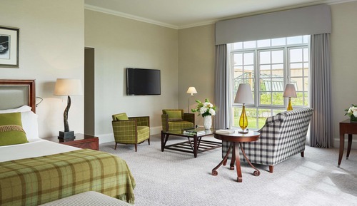 Deluxe Suite Land View