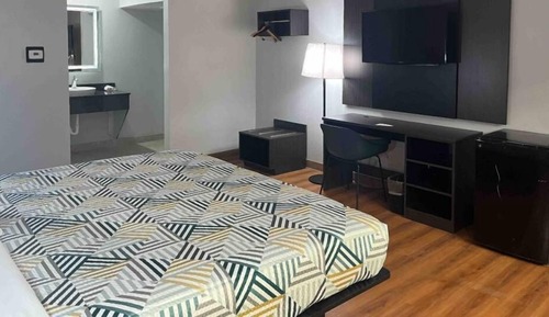 Standard Room, 1 Queen Bed, Accessible, Non Smoking