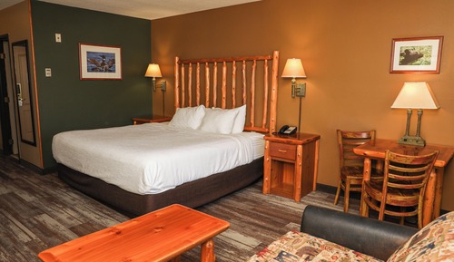 Deluxe Room, 1 King Bed with Sofa bed, Lake View
