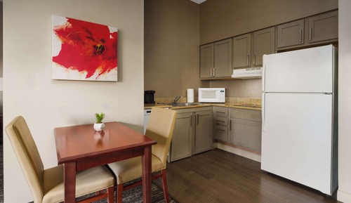 1-bedroom Suite w/sofabed