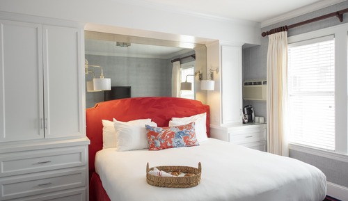 Room, 1 King Bed (Riverhouse)