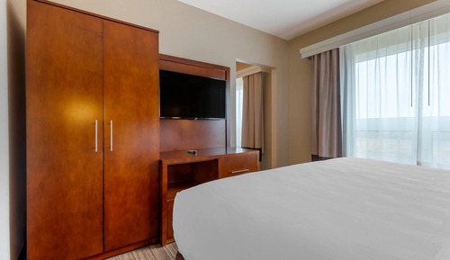 Ground Floor Executive Lakeview King Suite