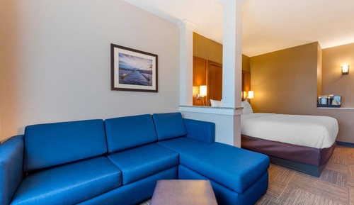 Ground Floor Deluxe King Balcony Suite