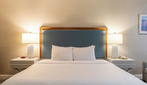 Lightship Building, 1 King Bed, Handicap, non-ocean view (across Shore Road from the ocean)