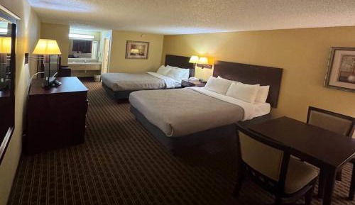 Queen Room with Two Queen Beds - Non-Smoking