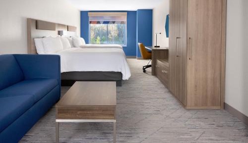 Queen Suite with Two Queen Beds