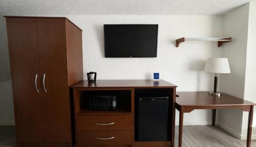 Standard Queen Room