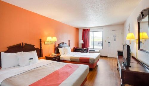 Queen Room with Two Queen Beds - Disability Access - Non-Smoking