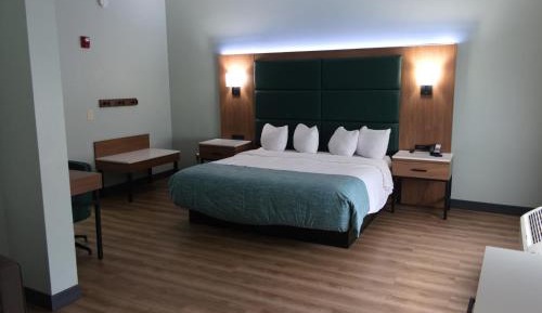King Studio Suite with Walk-In Shower - Mobility Accessible/Non-Smoking