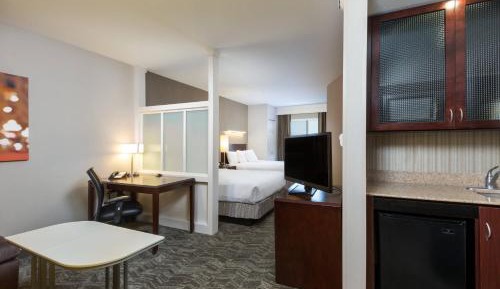 Queen Suite with Two Queen Beds, Transfer Shower, Bathtub and Sofa Bed - Mobility Access/Hearing Accessible