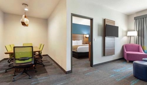 Two-Bedrooms King Suite