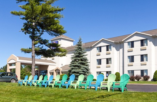 Acme Hotel | Sleep Inn & Suites Acme – Traverse City