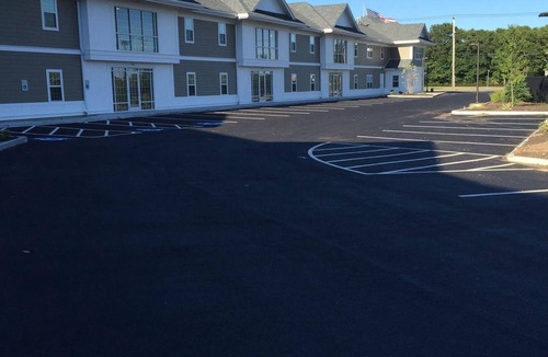 Wollaston Hotel | Howard Johnson by Wyndham Quincy/ Boston