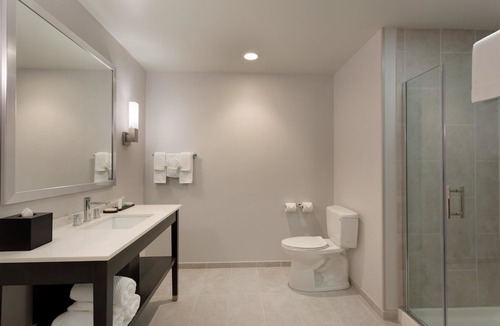 Olathe Hotel | Embassy Suites Kansas City/Olathe