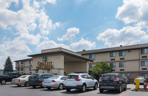 Romulus Hotel | Quality Inn & Suites Detroit Metro Airport