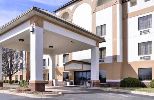 Madison Hotel | Holiday Inn Express Hotel & Suites Madison, an IHG Hotel