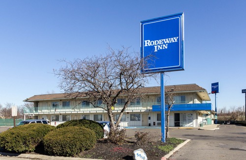 Summit Station Hotel | Rodeway Inn Columbus