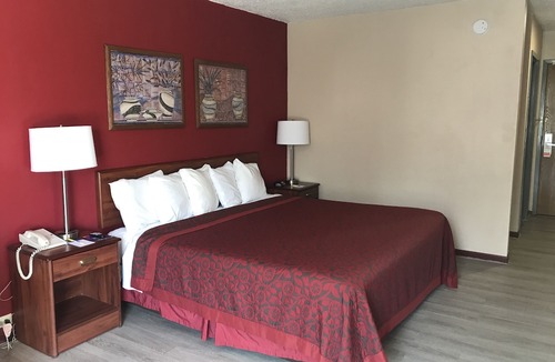 Hillsboro Hotel | Days Inn by Wyndham Hillsboro