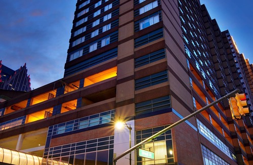 Downtown Detroit Hotel | Courtyard by Marriott Detroit Downtown