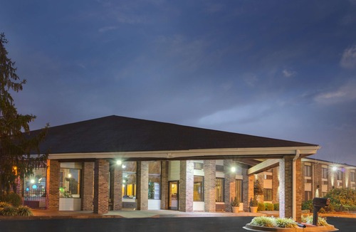 Hillview Hotel | Baymont by Wyndham Louisville South I 65
