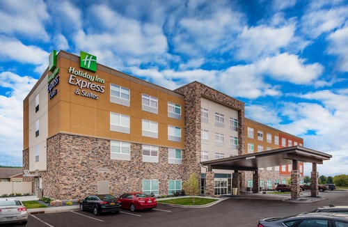 Rice Lake Hotel | Holiday Inn Express & Suites Rice Lake, an Ihg Hotel