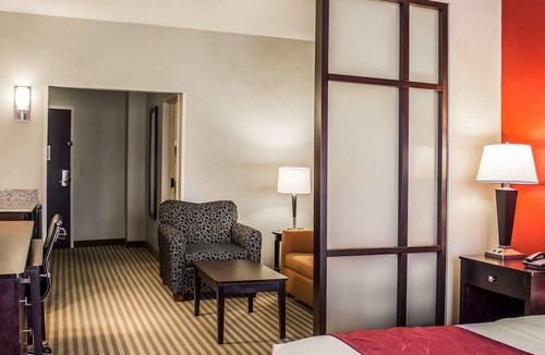 Summit Station Hotel | Comfort Suites East Broad at 270