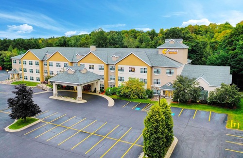 Marquette Hotel | Comfort Suites