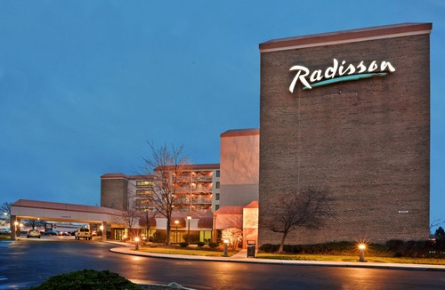 North Olmsted Hotel | Radisson Cleveland Airport