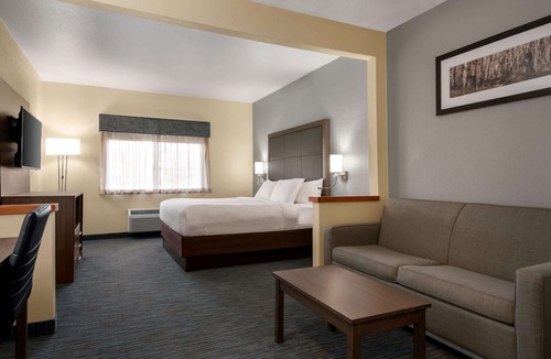 Appleton Hotel | AmericInn by Wyndham Appleton Airport