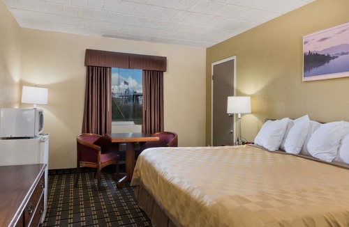 Batavia Hotel | Days Inn by Wyndham Batavia Darien Lake Theme Park