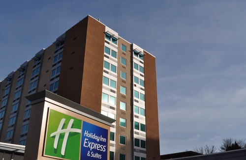 Green Tree Hotel | Holiday Inn Express Pittsburgh West - Greentree, an IHG Hotel