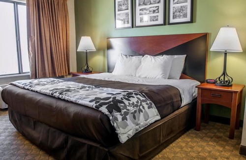 Urbana Hotel | Econo Lodge Champaign Urbana – University Area